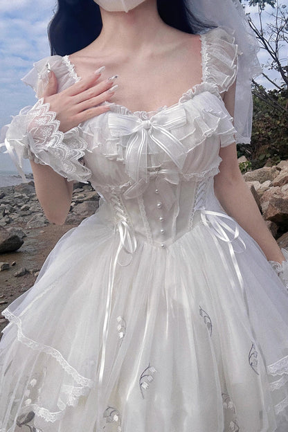 Finely Styled Dress with a Classic Vintage Look