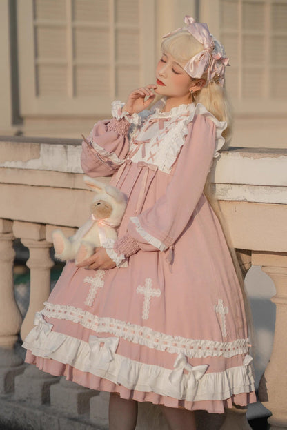 Finely Styled Dress with a Classic Vintage Look