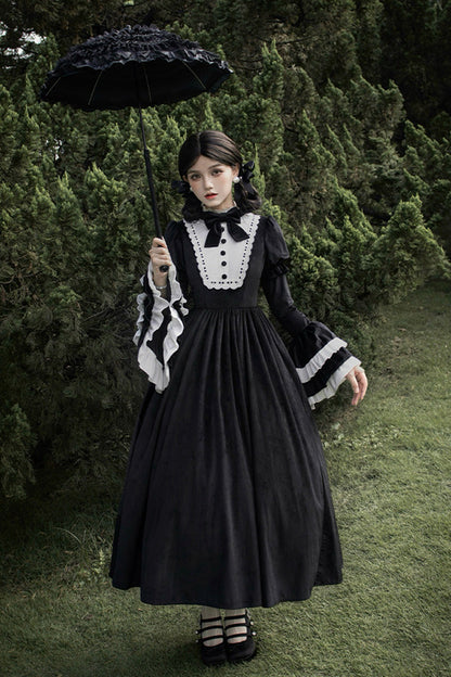 Beautifully Finished Dress in a Timeless Design