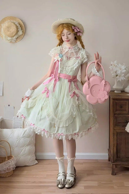Finely Styled Dress with a Classic Vintage Look