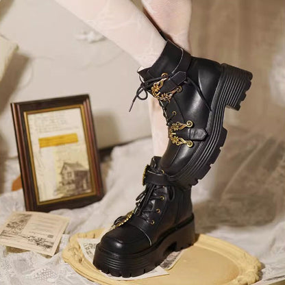 Effortlessly Elegant Boots with a Timeless Design