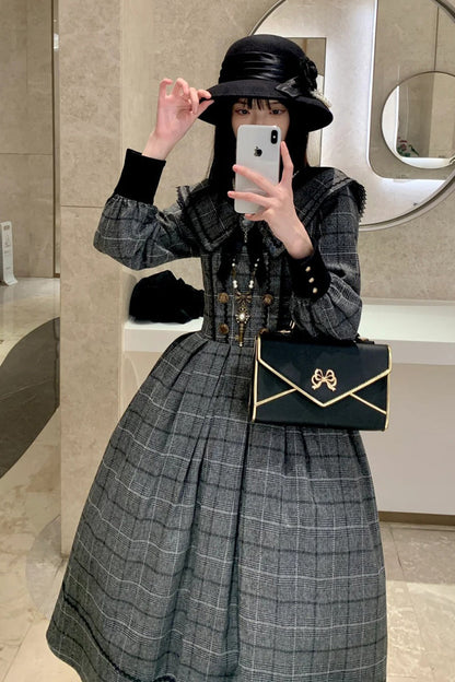 Finely Styled Dress with a Classic Vintage Look