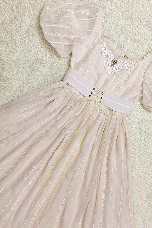Finely Styled Dress with a Classic Vintage Look