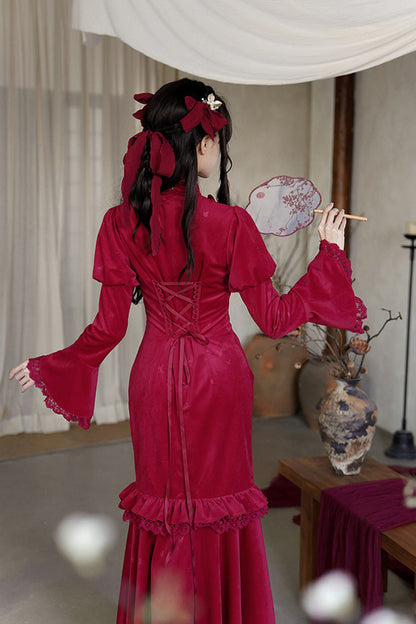 Beautifully Crafted Dress in a Classic Style