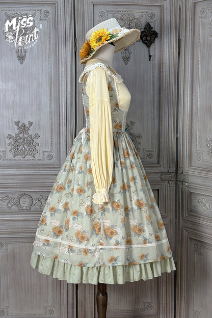 Finely Styled Dress with a Classic Vintage Look