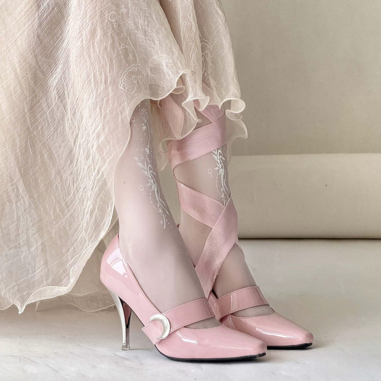 Classic Designed Shoes in a Timeless Cut