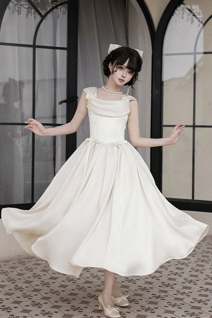 Effortlessly Elegant Dress with a Timeless Design