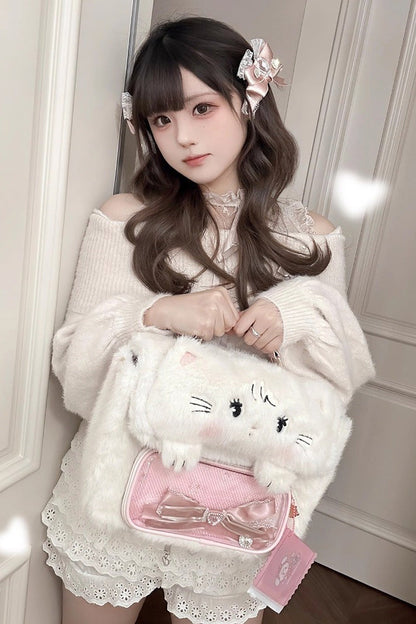 Casually Elegant Bag with a Refined Edge