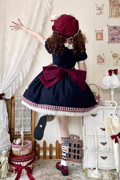 Finely Styled Dress with a Classic Vintage Look