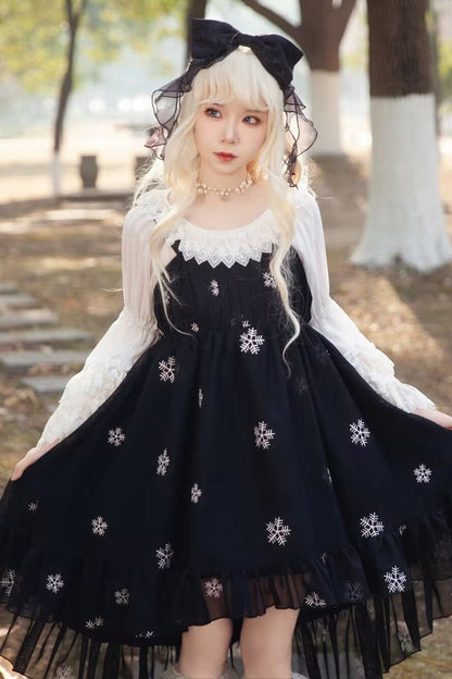 Subtly Elegant Dress with a Refined Vintage Look