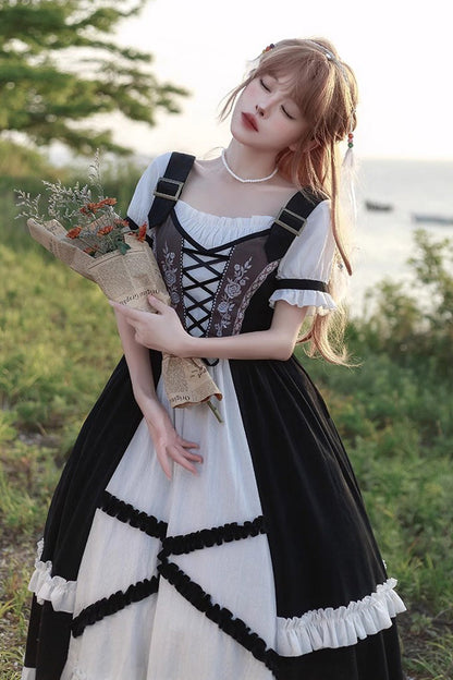 Finely Styled Dress with a Classic Vintage Look