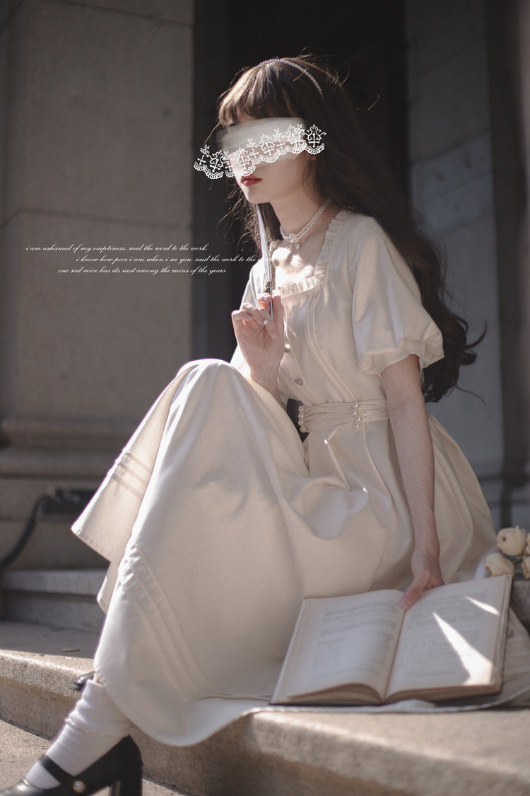 Classic Vintage Dress with a Flattering Fit