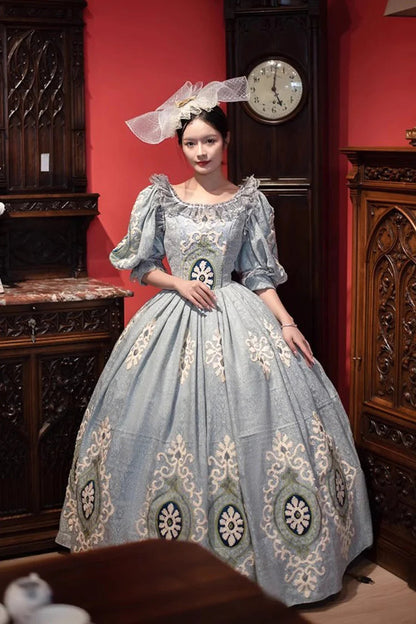 Finely Styled Dress with a Classic Vintage Look