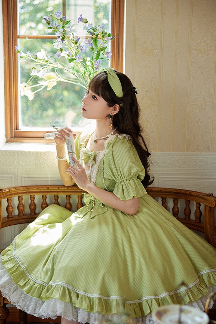 Finely Styled Dress with a Classic Vintage Look