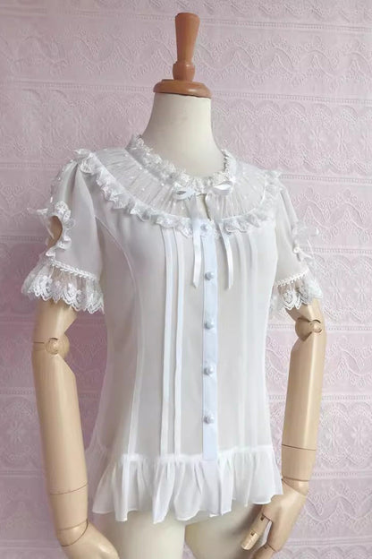 Finely Styled Blouse with a Classic Vintage Look