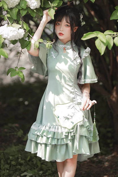 Finely Styled Dress with a Classic Vintage Look