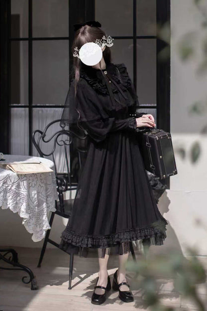 Subtly Elegant Dress with a Refined Vintage Look