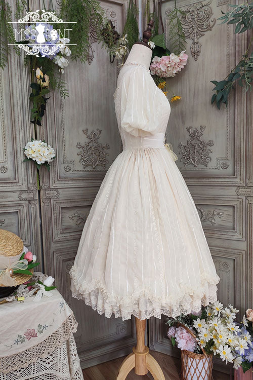 Finely Styled Dress with a Classic Vintage Look