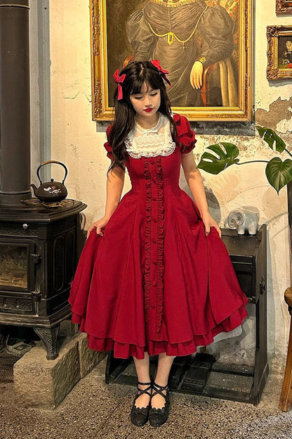 Finely Styled Dress with a Classic Vintage Look