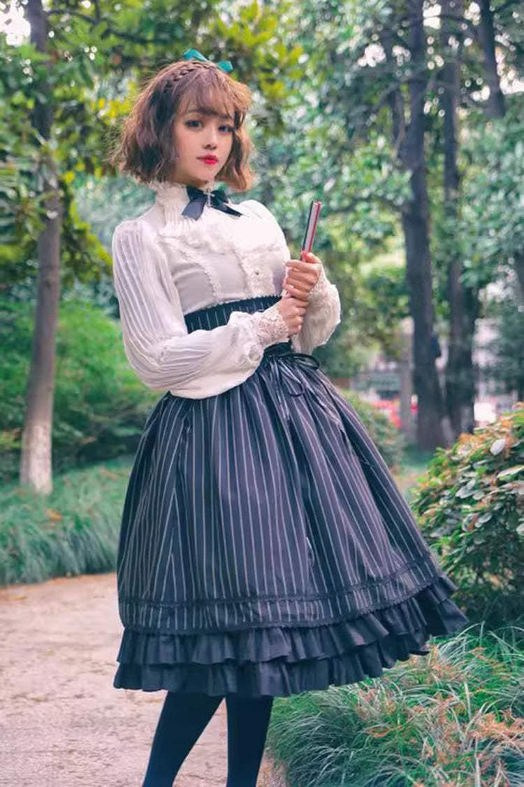 Casually Elegant Garment with a Refined Edge