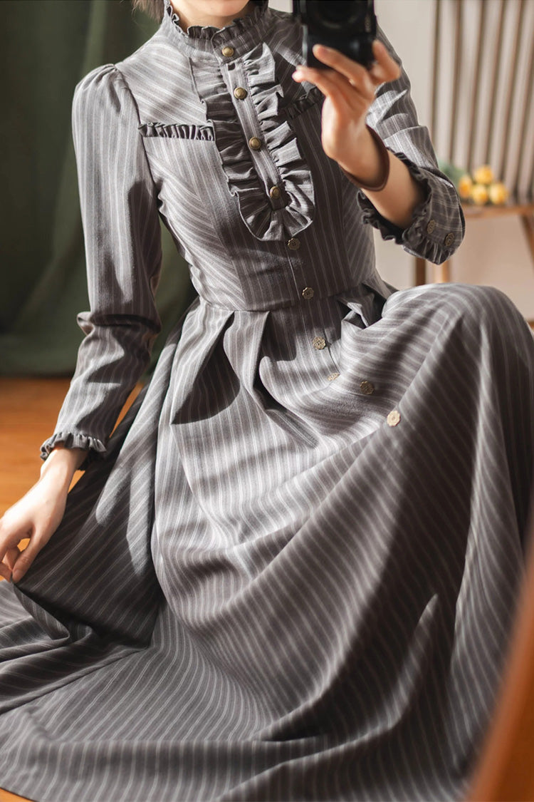 Classic Vintage Dress with a Flattering Fit