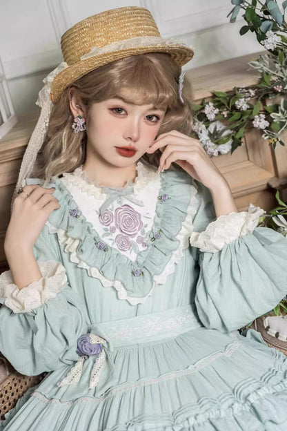 Classic Vintage Dress with a Flattering Fit