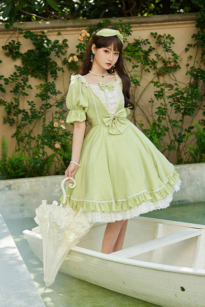 Finely Styled Dress with a Classic Vintage Look