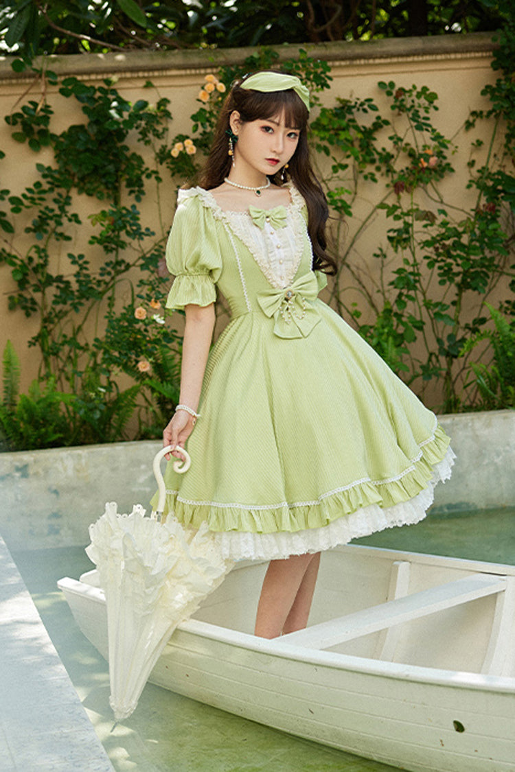 Finely Styled Dress with a Classic Vintage Look