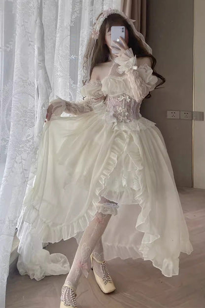 Finely Styled Dress with a Classic Vintage Look