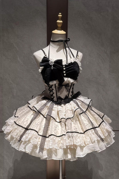 Subtly Elegant Dress with a Refined Vintage Look