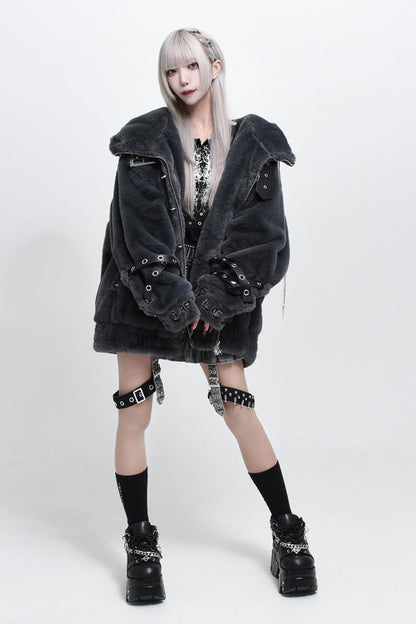 Beautifully Finished Coat in a Timeless Design