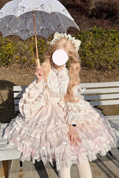 Finely Styled Dress with a Classic Vintage Look
